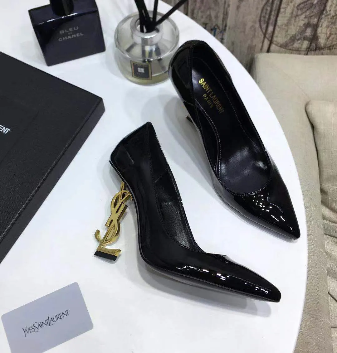 👟👟Ex-factory price 560👟👟 SAINT LAURENT PARIS-CASSANDRA] Yves Saint Laurent YSL classic YSL logo and high heels 💪💪💪Yves Saint Laurent’s imaginative design is amazing. If you can’t get the genuine product, why don’t you buy this pair? The upper is made of patent leather and cowhide imported from Italy. The lining/foot pads are made of sheepskin imported from Italy. The heel height is 11cm. It is cast from ultra-high-strength steel. It has passed various high-strength tests and will not break the heel (chopping and smashing). The original molded leather outsole is 35-40 (codes 34, 41, 42.43 can be customized without return or exchange)